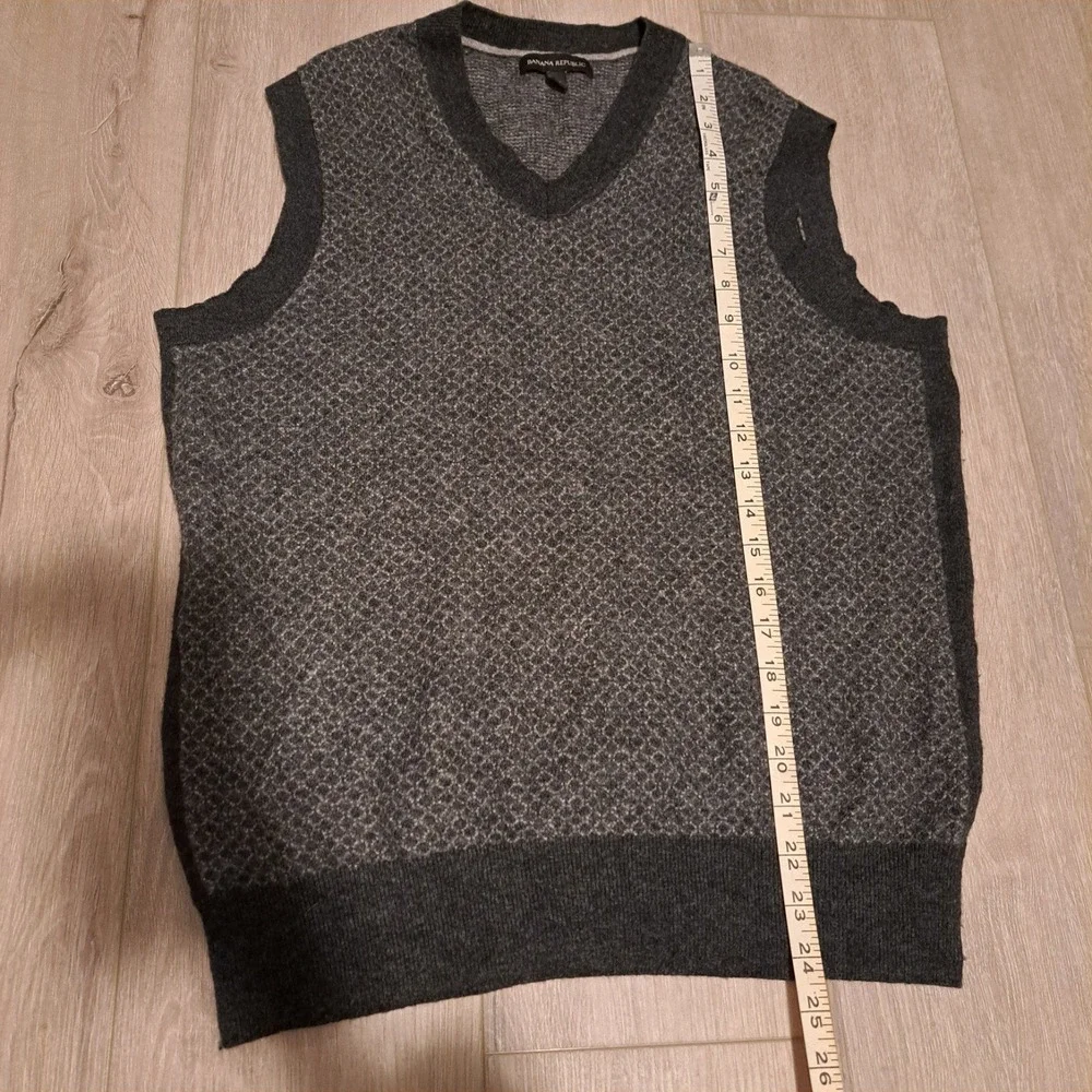 Banana Republic refined neck